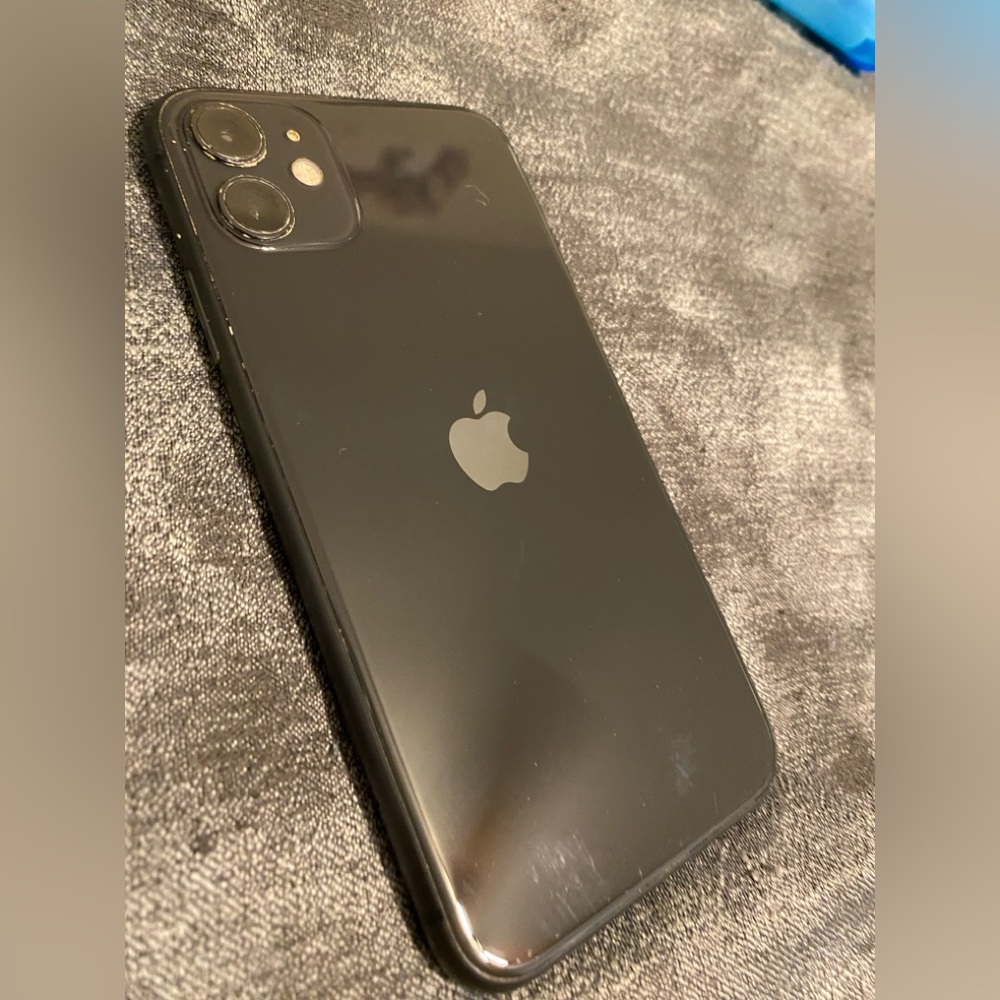 Apple iPhone 11 black Smartphone - Picture 5 of 11
